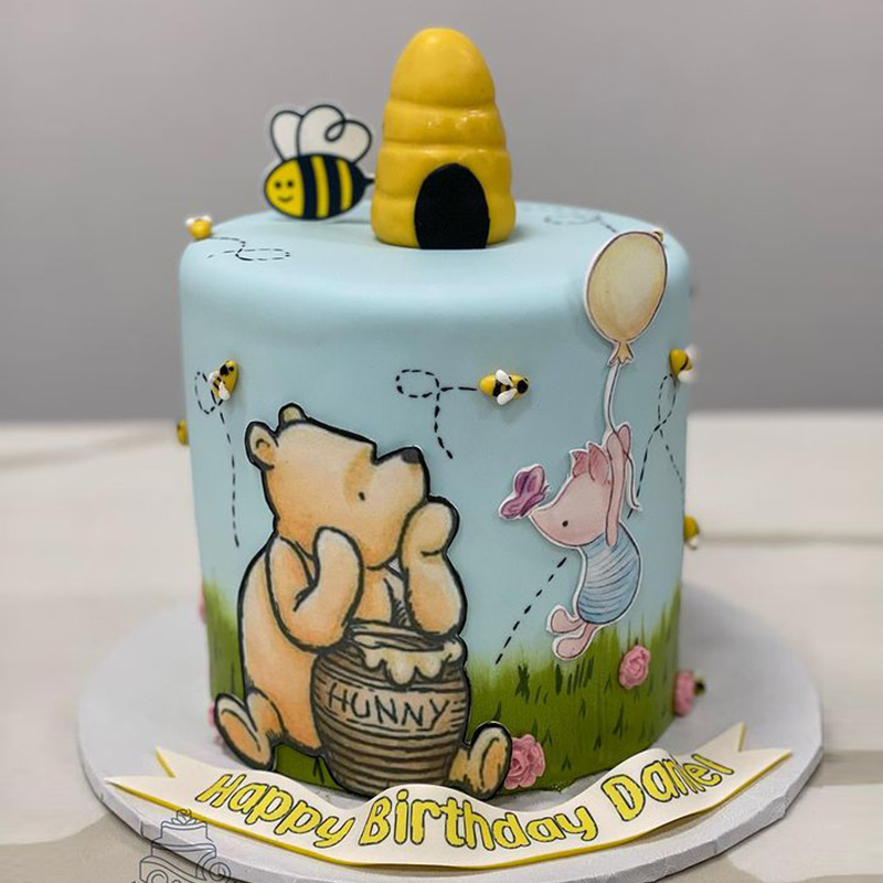 slider-baby-shower-cakes-pooh-bear